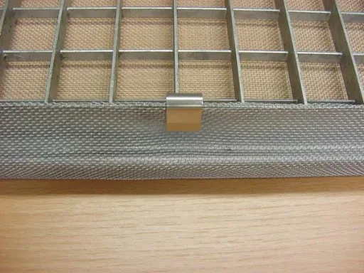 Schmutz- und Kleintier Abweiser für Lichtschächte, Fiberglasgewebe