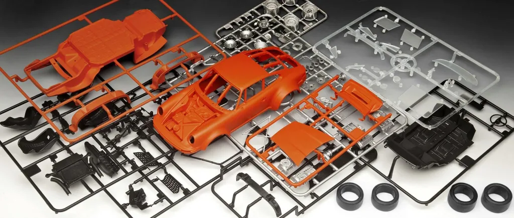 Modellbausatz Porsche 934 RSR "Jägermeister" im Maßstab 1/24 - 104 Einzelteile
