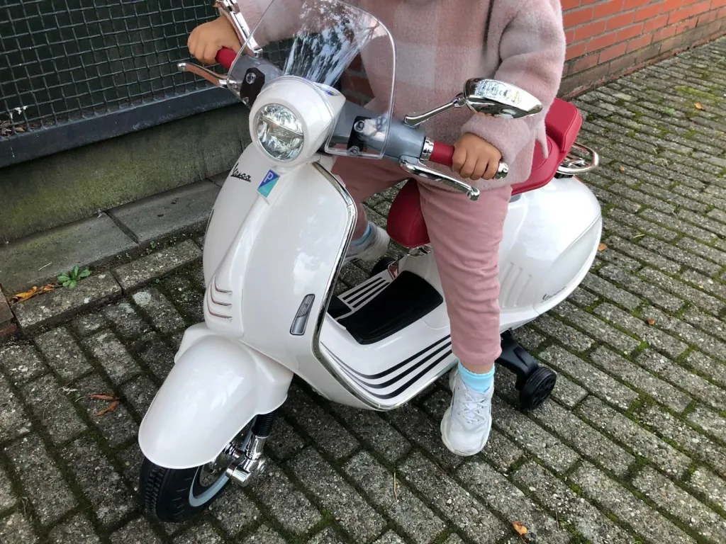 Spielzeug-Kindermotorrad, rot