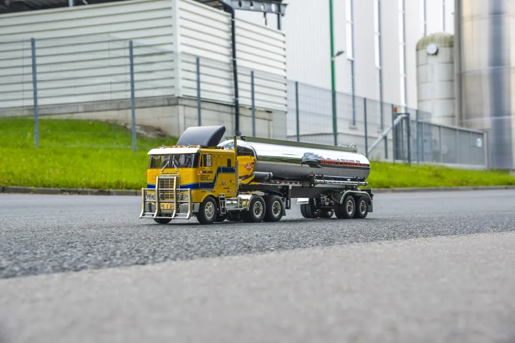 RC Truck Bausatz 1:14 Globe Liner Cab Over BS