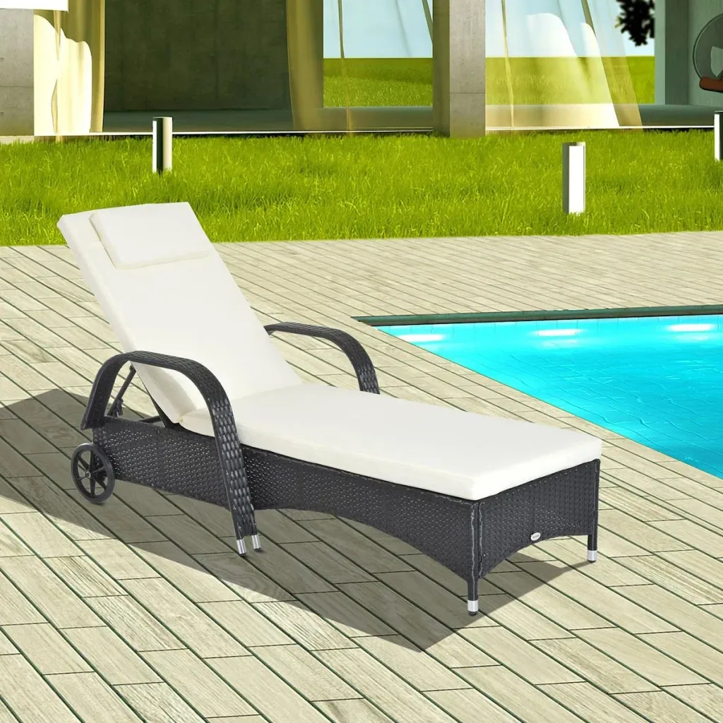 Mobile Rattanliege für den Garten