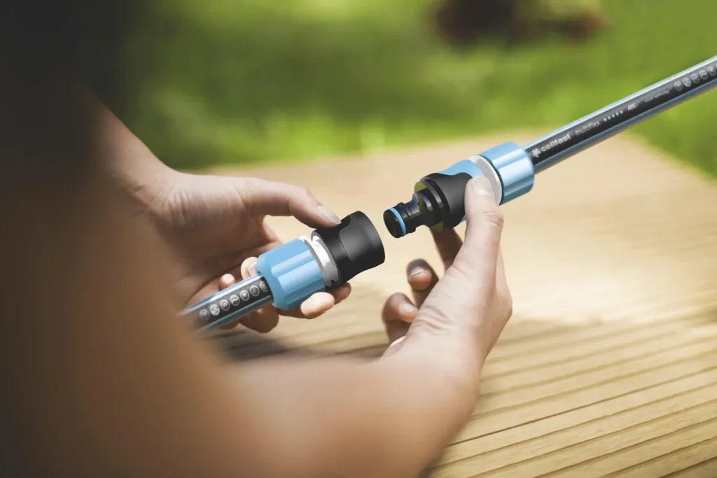 Schlauchverlängerung Ergo 1/2 Zoll, schwarz blau, ABS, robuste Verlängerungskupplung für Gartenschlauch, präzise Verbindung, geeignet für Gartenbewässerung und Bewässerungssysteme, leicht 20 g