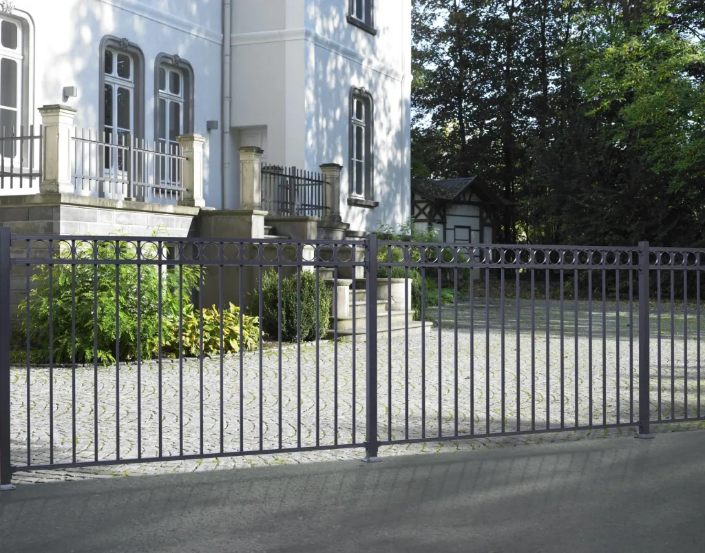 Zaunkomplettset Circle, zum Aufschrauben, matt-schwarz, Höhe 120 cm, Länge 10 m