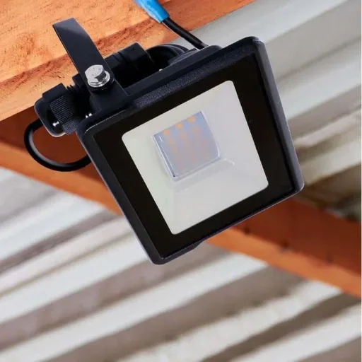 VT-118 LED-Flutlicht - 10 W - 735 Lm - 3000K - Schwarz