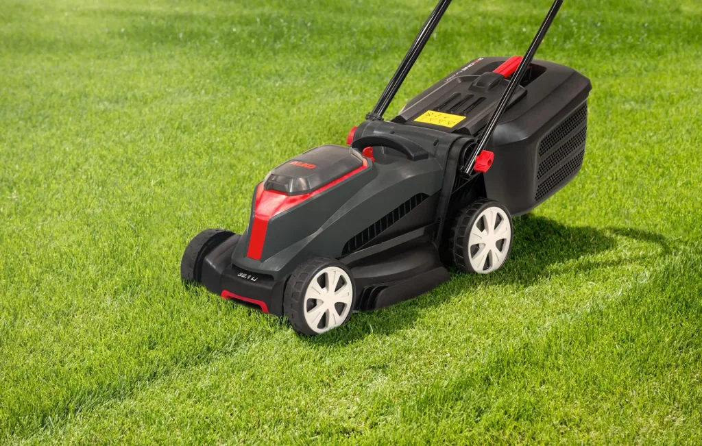 BOSCH HOME AND GARDEN COMPATIBLE Akku-Rasenmäher 32.1 Li - inkl. 2 Akkus und Ladegerät