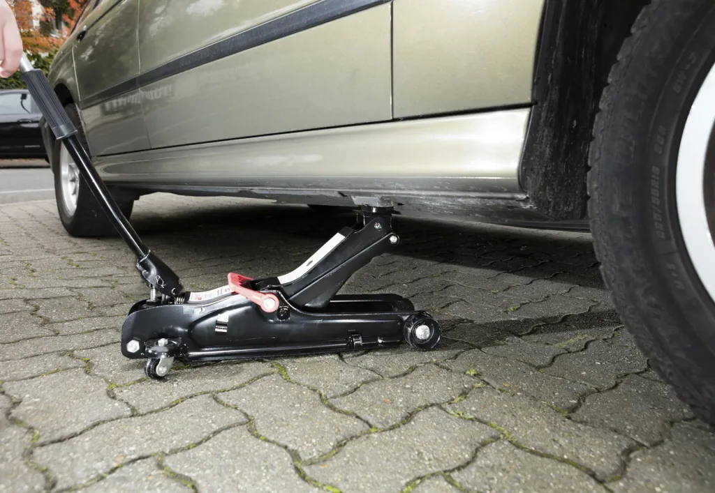 Flach - Rangierwagenheber 2,25 t - mit LED-Licht