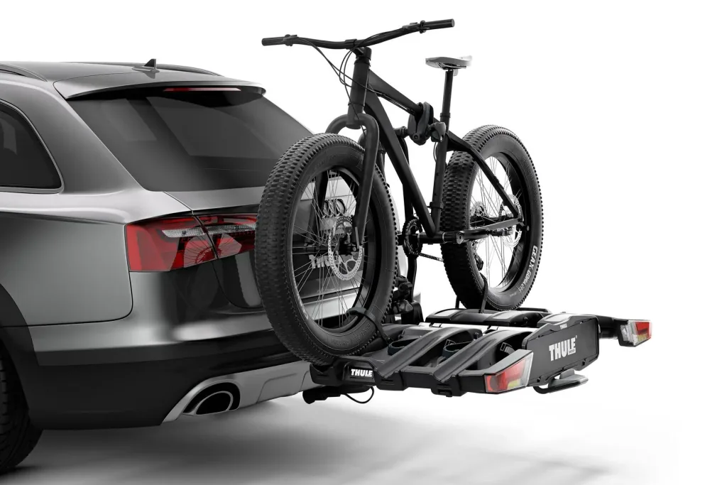 Fahrradträger EasyFold XT 3 Black Edition für drei Fahrräder inkl. Auffahrschiene, Aufbewahrungstasche und Felgenschutzadapter