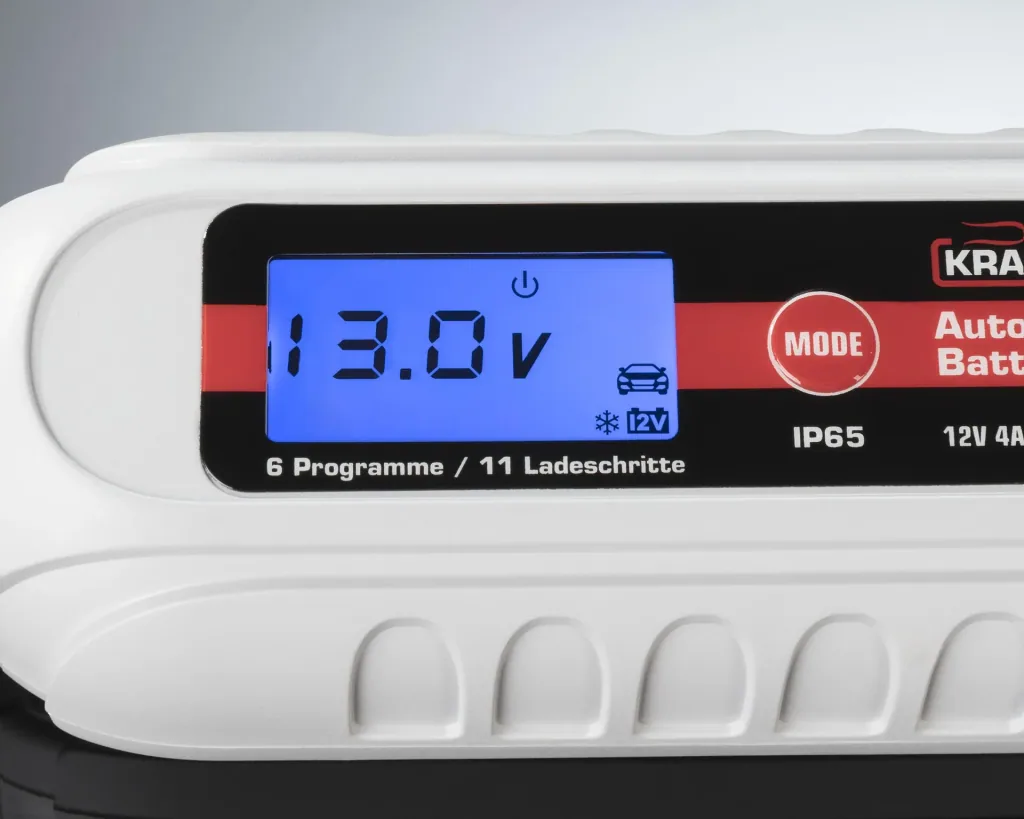 Batterieladegerät 6 / 12 Volt - 4 A - mit Polklemmen und Ringösenkabel