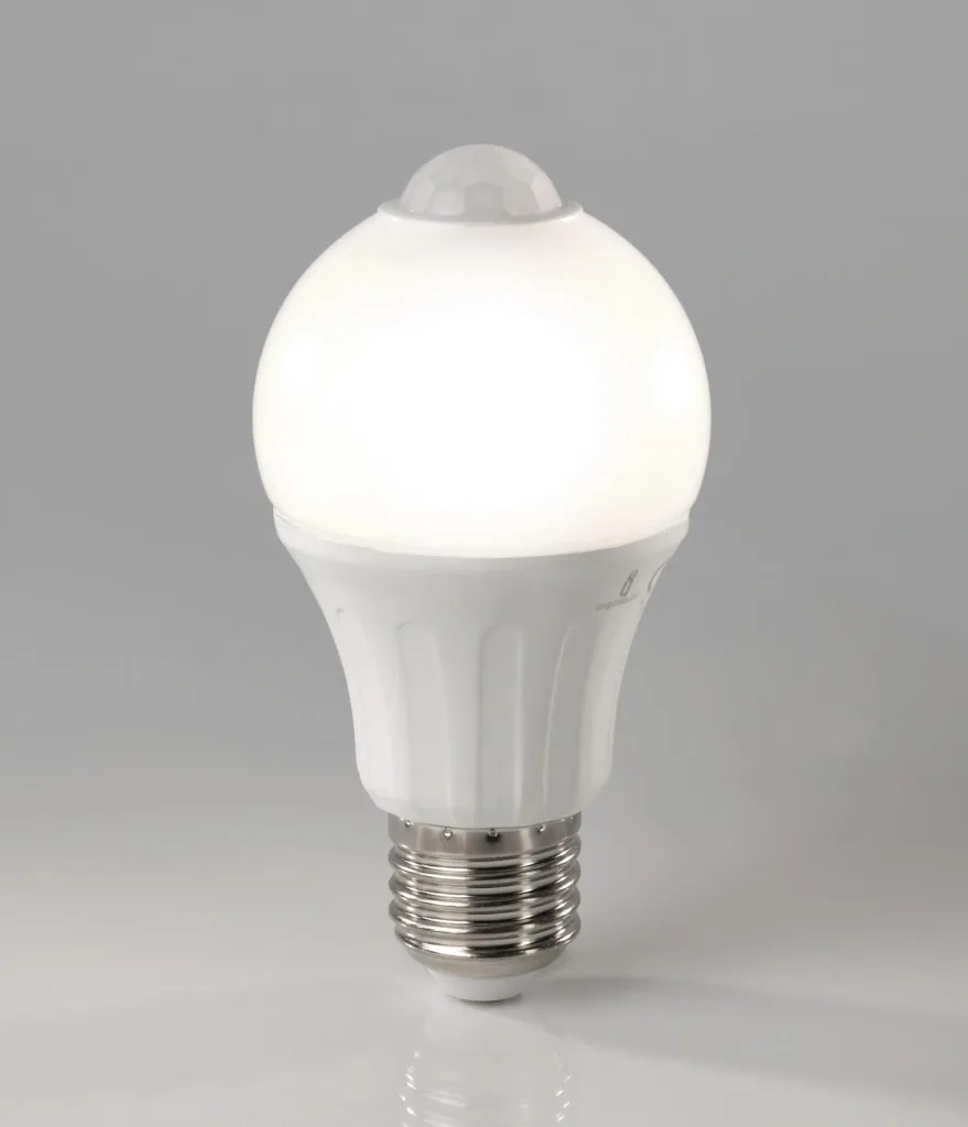 LED Lampe mit Bewegungssensor - 6 Watt, E27, warmweiß
