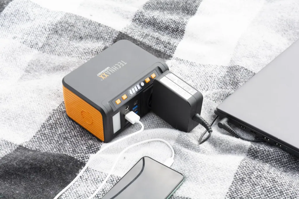 Mini-Powerstation mit 220V Steckdose