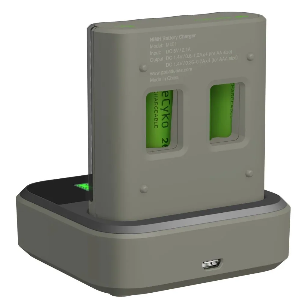 USB Schnellladegerät mit Docking Station, LCD Ladestandsdisplay für 4 AA / AAA NiMH Akkus inklusive 4 ReCyko (AA) 2600mA