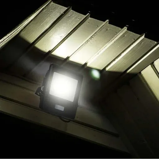 VT-118S LED-Flutlicht mit Sensor - 10 W - 735 Lm - 3000K - Schwarz