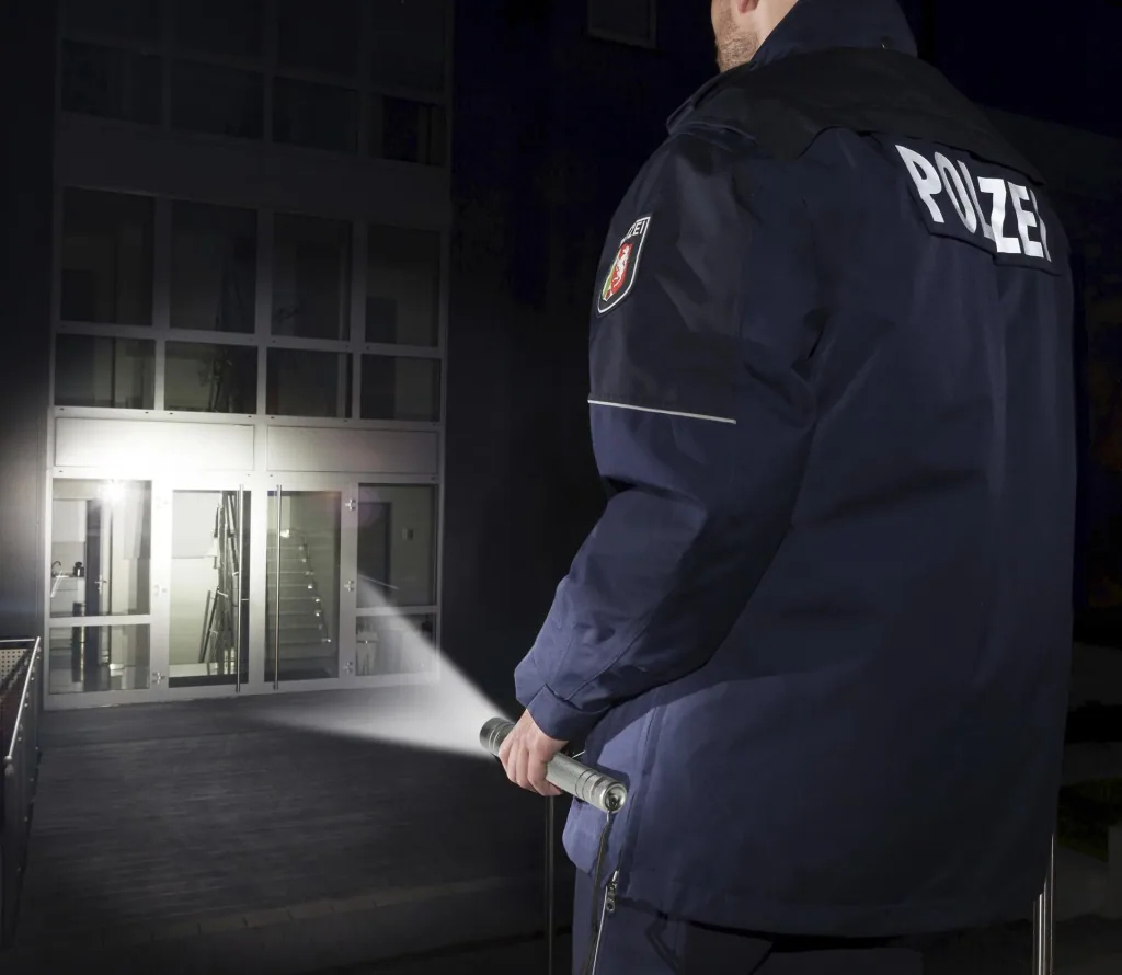 LED Taschenlampe - 10 Watt, 700 lm, stoßfest und wasserabweisend, silber-anthrazit