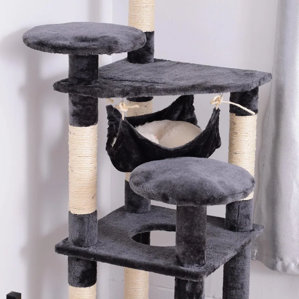 Katzenbaum mit Hängematte