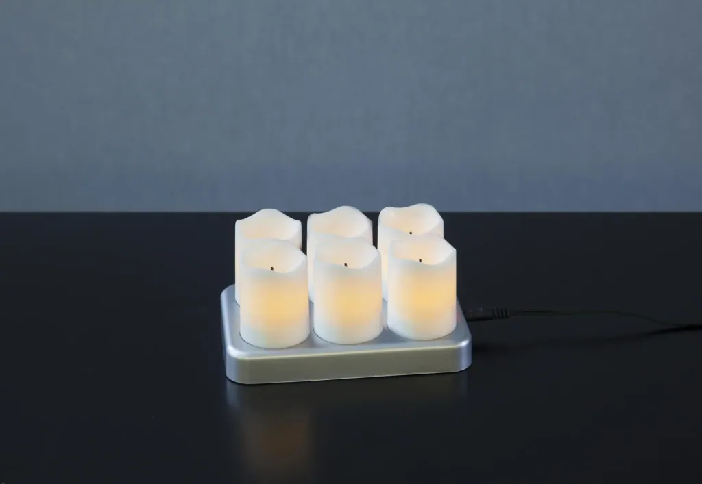 LED Kerzen Set - 6 Stück mit Ladestation