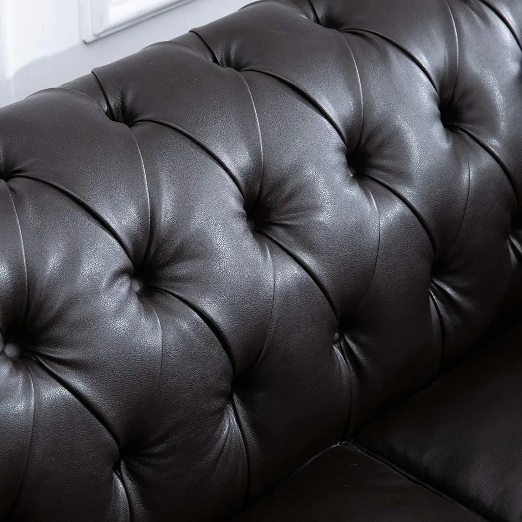 Polstersofa mit Tufting