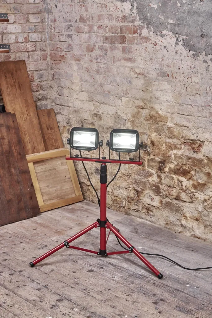 LED Stativfluter für den Innen- und Außenbereich mit 2 x 22 Watt