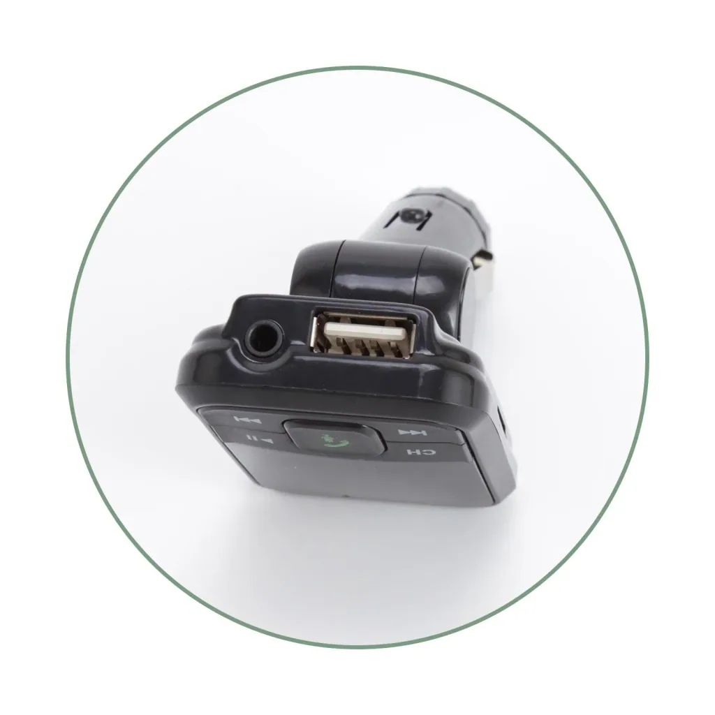 FM Transmitter mit Bluetooth , USB , AUX , Micro SD und Freisprechfunktion