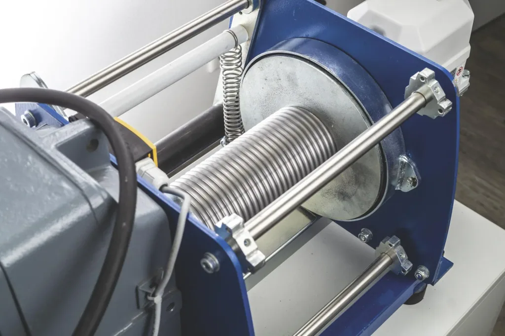 Elektro-Seilwinde PFW-C 500 einsatzfertig, max. 500 kg (1. Lage), 400V, 50 m Seil, IP55, Hubwinde für Materialtransport