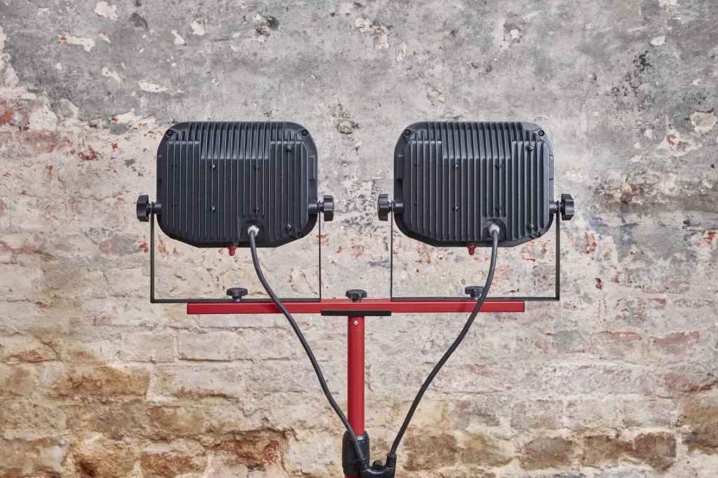 Stativstrahler 2 x 3000 Lumen 5000 K 3 m Kabel Y - Verbindung