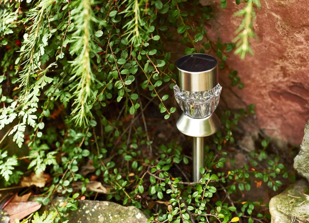 Solar LED Leuchte mit Erdspieß