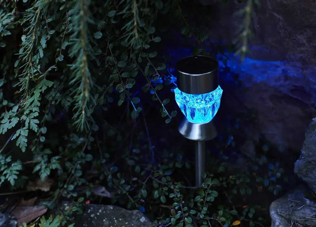 Solar LED Leuchte mit Erdspieß