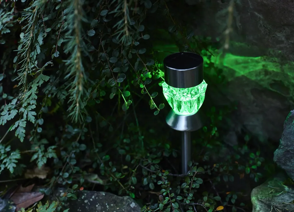 Solar LED Leuchte mit Erdspieß