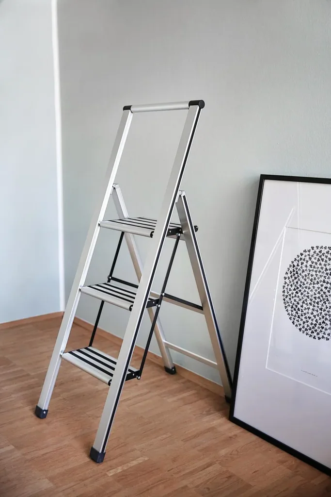 Alu-Design Klapptrittleiter 1-stufig Silber, rutschfeste Haushaltsleiter, Sicherheits-Stehleiter