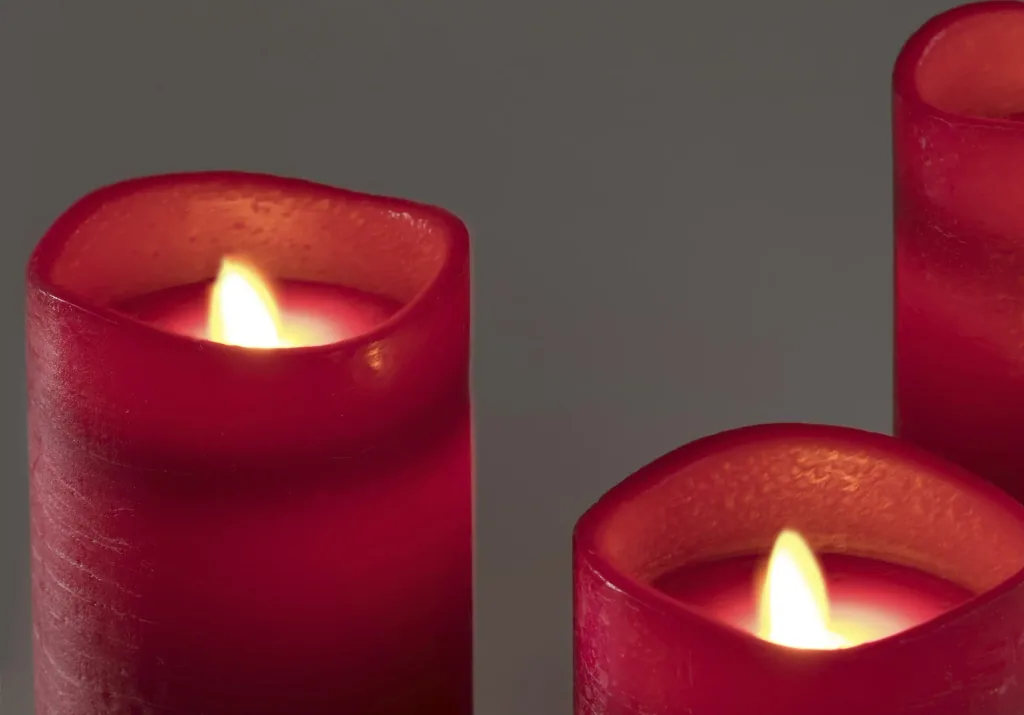 LED Echtwachskerzen mit Timer und Flackerlicht - 3er Set in rot