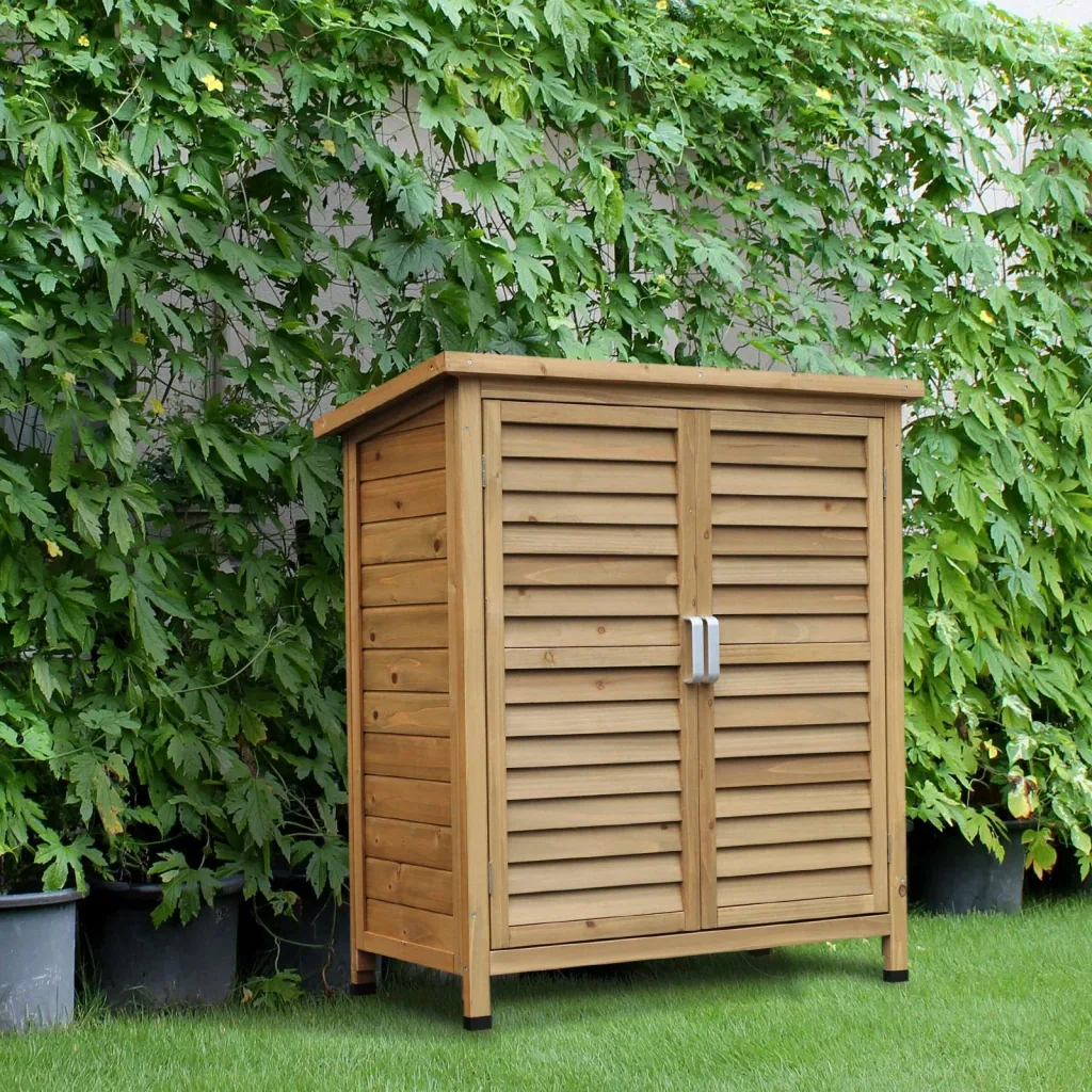Geräteschrank mit Lamellentüren