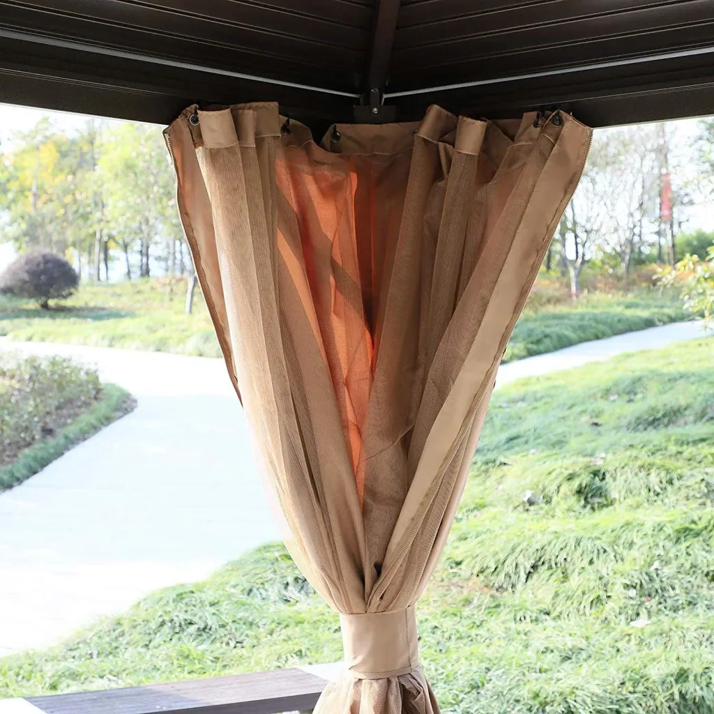 Gartenpavillon mit Laternenhaken