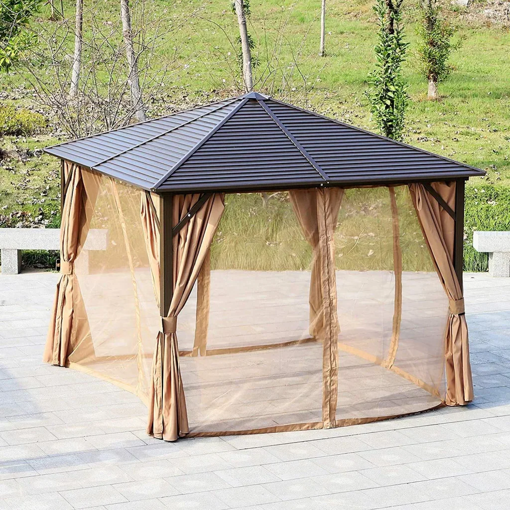 Gartenpavillon mit Laternenhaken
