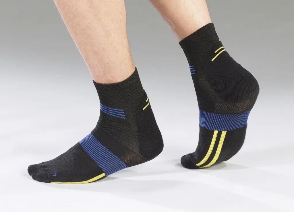Socken, Farbe schwarz mit blau, Gr.39/42