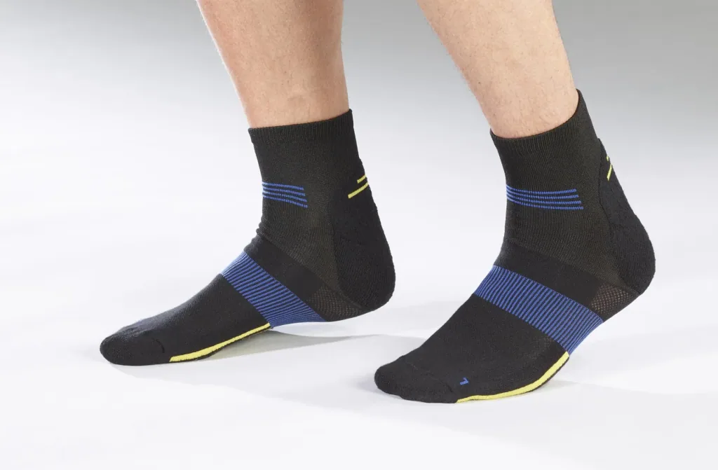 Socken, Farbe schwarz mit blau, Gr.39/42
