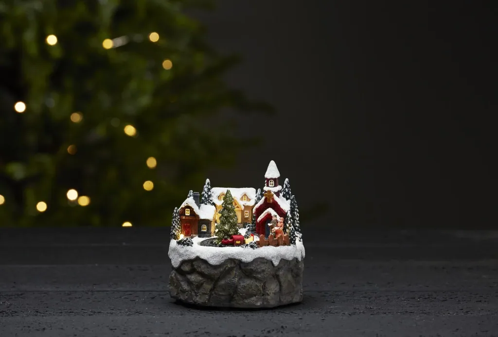 LED Weihnachtsszene "Dorf mit Zug"