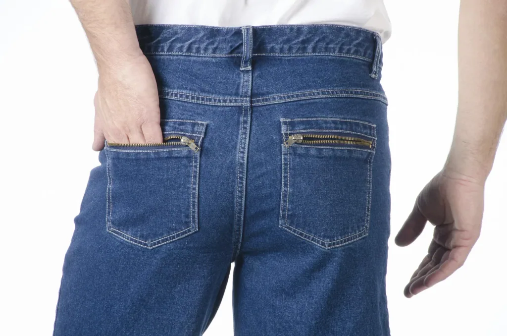 Jeans Shorts, bluestone, mit 2 Reißverschluss Gesäßtaschen, Gr.48