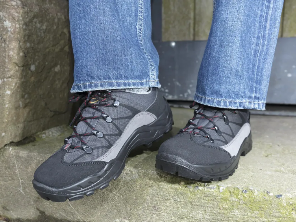 Trekkingschuh Farbe grau mit schwarz abgesetzt, Gr.40