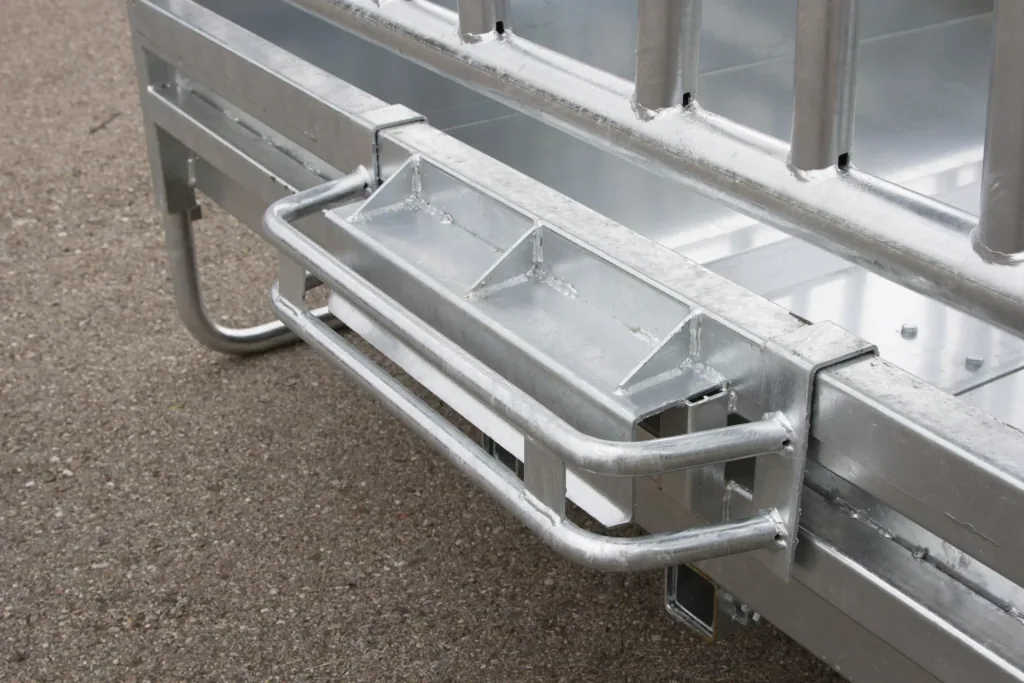 Viereckraufe mit Palisadenfressgitter, für Rinder und Pferde