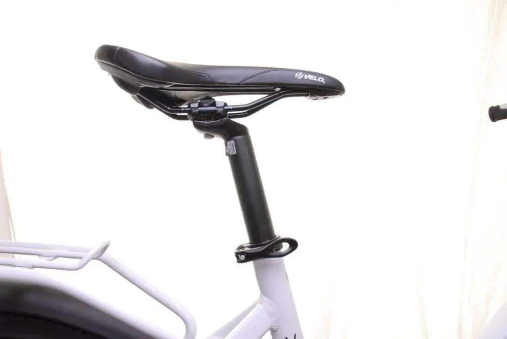 Damen Alu Elektro Trekking-Bike, 27,5 Zoll, Rahmenhöhe 44 cm, 21-Gang Kettenschaltung, weiß, " Voga Bianco "