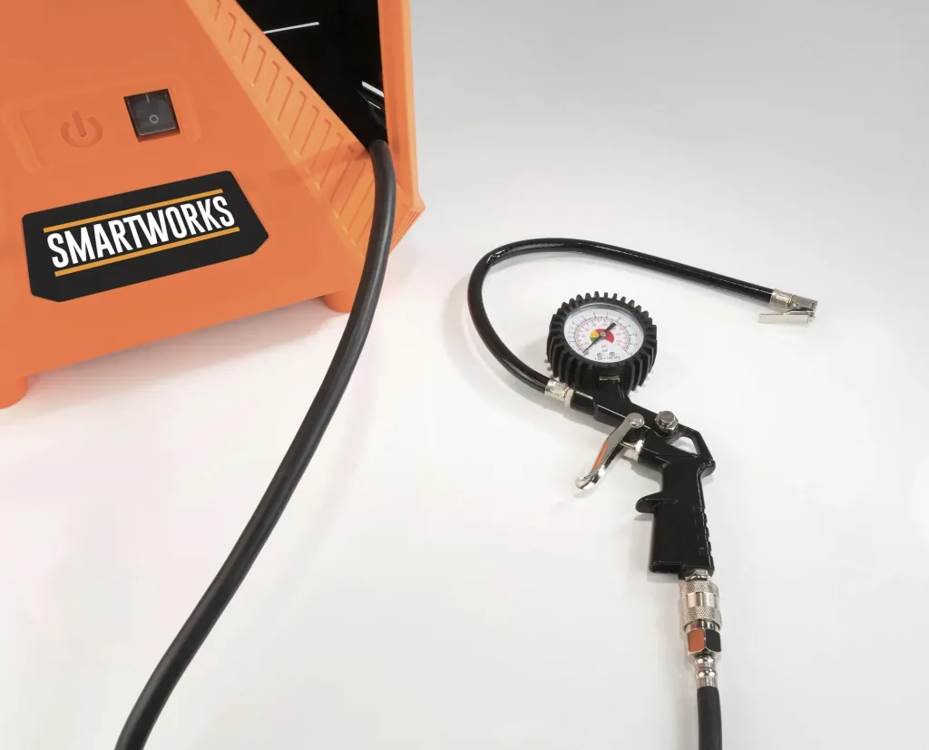 Kompressor "Air Box" 1100 Watt + HD Autokamera inklusive Zubehör + Zurrgurt-Set, 5-teilig GRATIS dazu Warnfahne