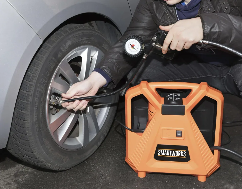 Kompressor "Air Box" 1100 Watt + HD Autokamera inklusive Zubehör + Zurrgurt-Set, 5-teilig GRATIS dazu Warnfahne