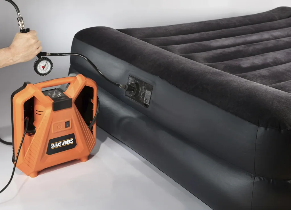 Kompressor "Air Box" 1100 Watt + HD Autokamera inklusive Zubehör + Zurrgurt-Set, 5-teilig GRATIS dazu Warnfahne