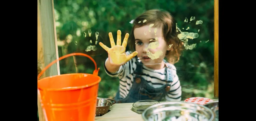 Discovery Küche   Outdoor-Spielküche für Kinder aus Holz, Pflanzkübel, Malscheibe, Windspiel, natur