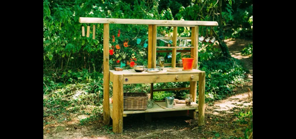 Discovery Küche   Outdoor-Spielküche für Kinder aus Holz, Pflanzkübel, Malscheibe, Windspiel, natur