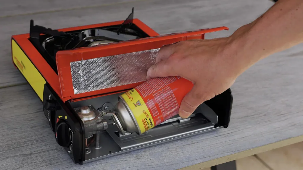Kompakter Gas-Tischkocher Gourmet RS 220 mit integriertem Kartuschenfach