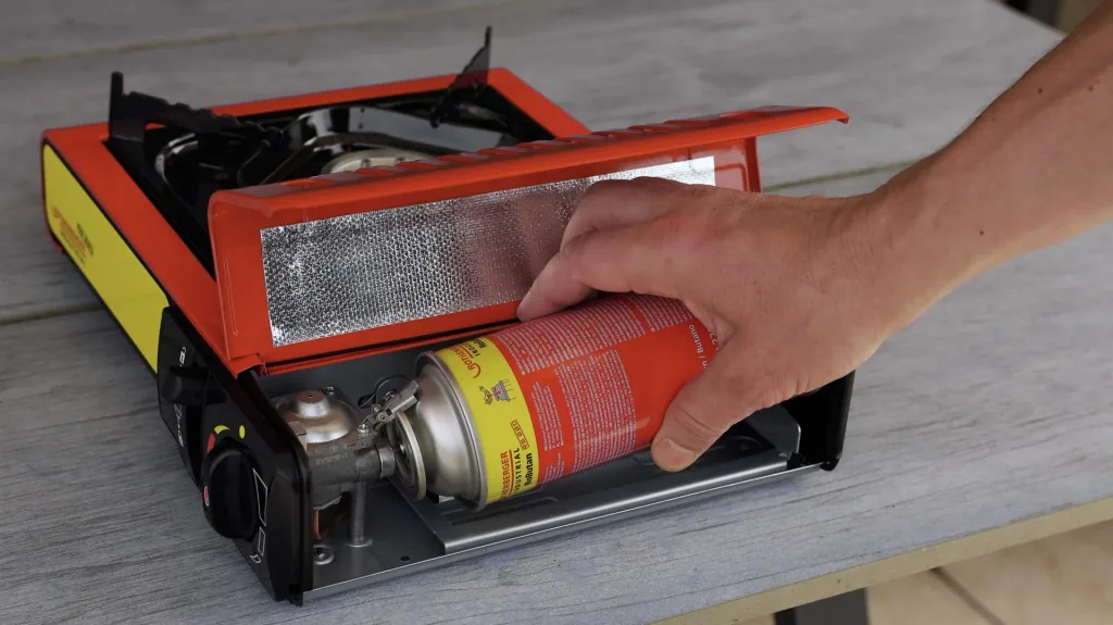 Kompakter Gas-Tischkocher Gourmet RS 220 mit integriertem Kartuschenfach