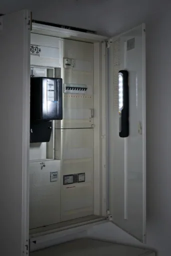 Dynamo LED Akku Handleuchte HL300AD