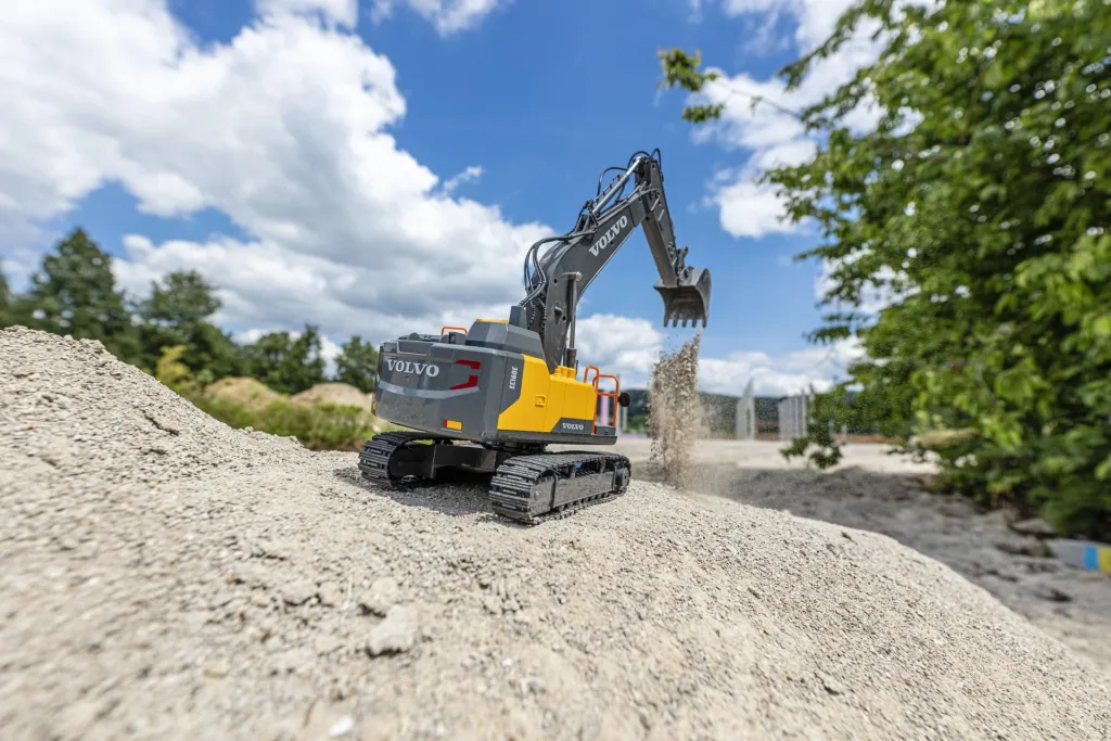 Raupenbagger Volvo 2.4 G 100 % RTR 1:16