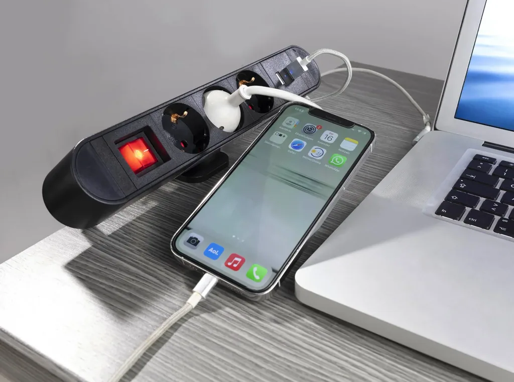 Schreibtisch Energiezentrale mit 2 USB Ladeports