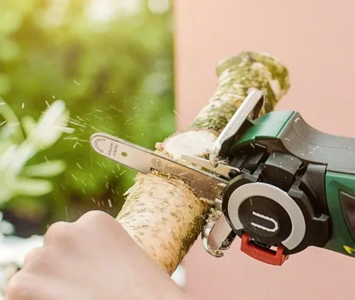 Akku-Säge EasyCut 12 mit NanoBlade-Technologie
